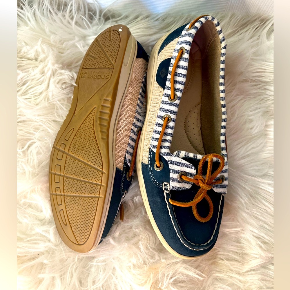 Woman’s Sperry Shoe 7.5